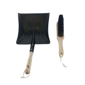 BLACK METAL AND WOOD SCOOP & BRUSH