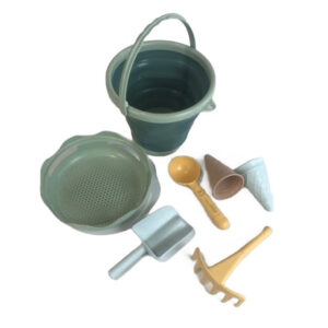 GREEN YELLOW SET OF BEACH TOYS